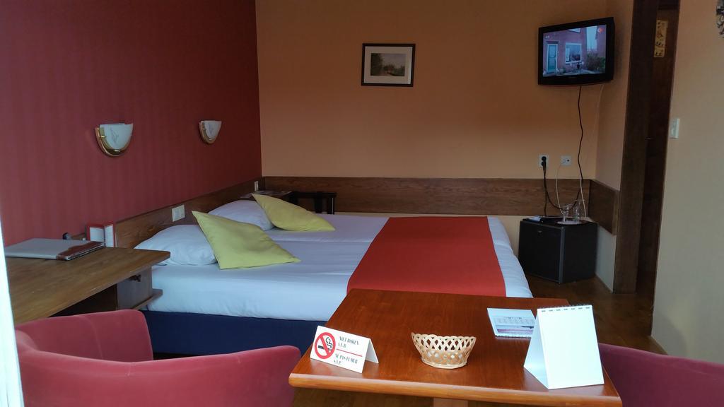 Hotel Restaurant De Hoogt Maasdam Dış mekan fotoğraf