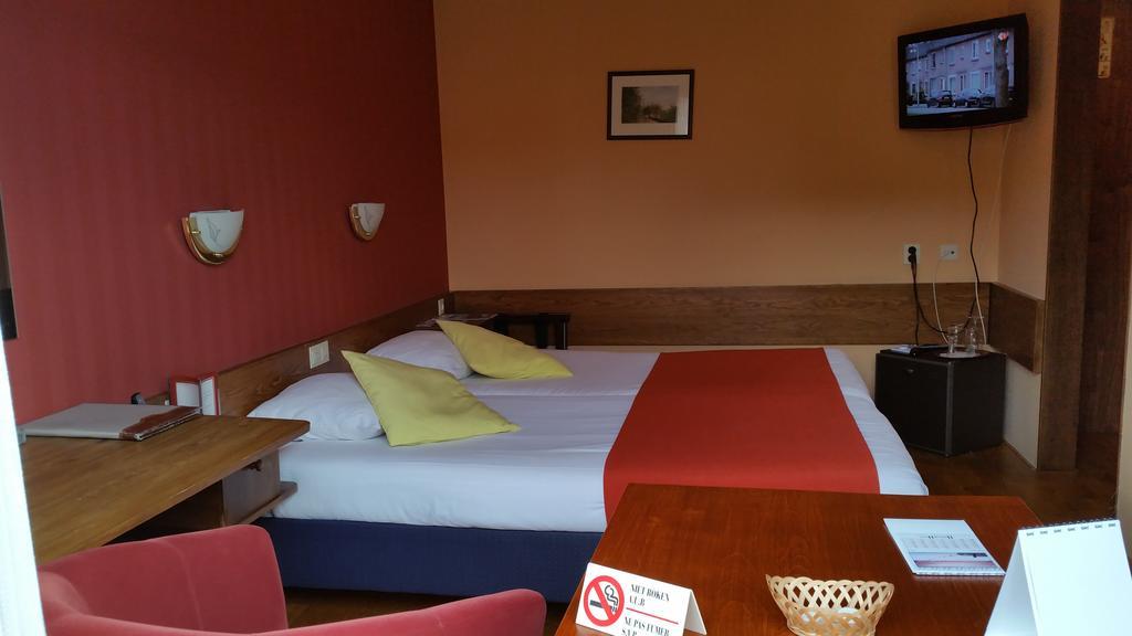 Hotel Restaurant De Hoogt Maasdam Dış mekan fotoğraf